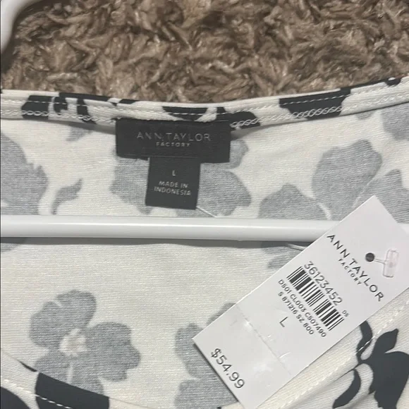 Ann Taylor Factory Black and White Floral Top - Picture 2 of 4